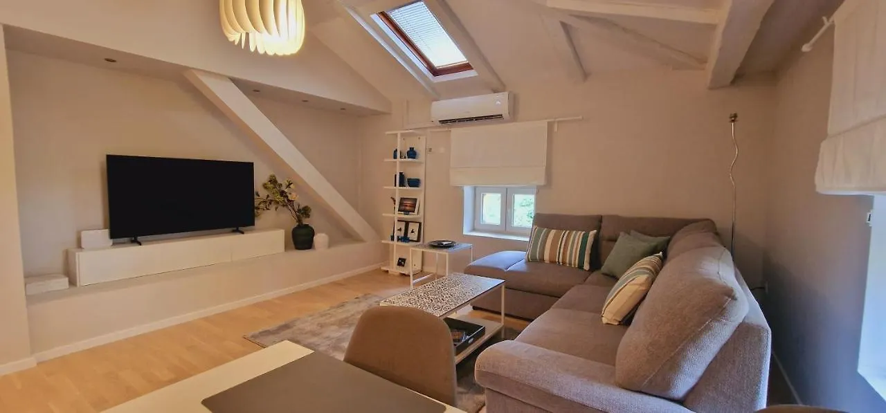 Navigare Apartment 오파티아