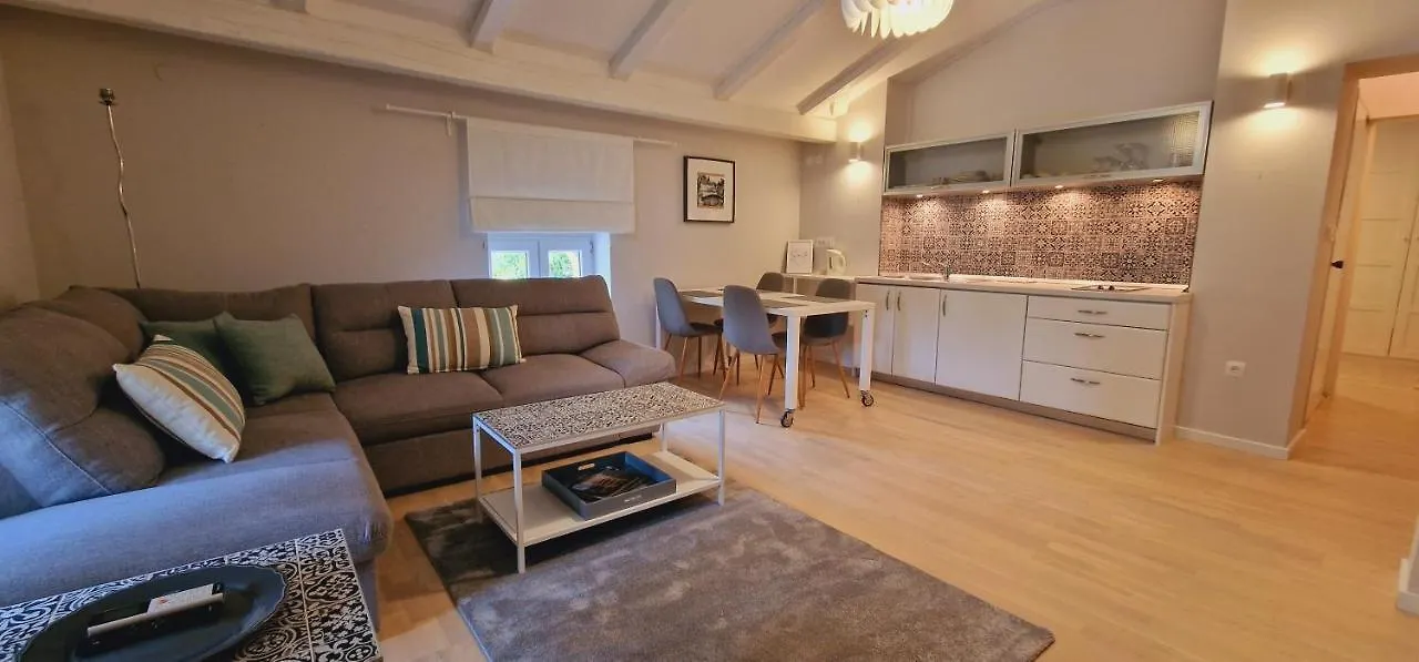 Navigare Apartment 오파티아 0*,